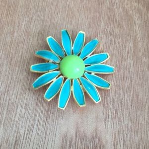 Vintage Weiss 1960s Floral Flower Broach Pin